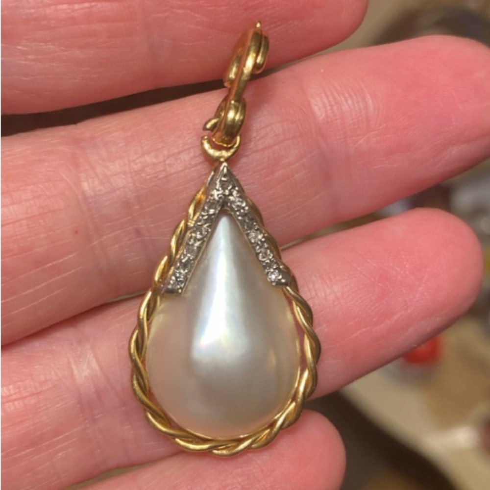 Vintage 14K Gold Diamond Mabe Pearl Pendant.